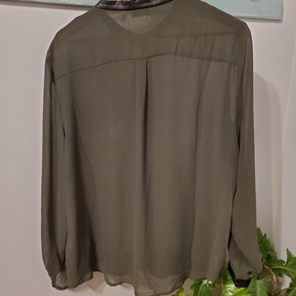 Ladies blouse - Picture 4 of 5